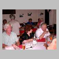 59-09-1144 5. Kirchspieltreffen 2003. Heinrich Scheffler, Wilma und Harry Schlisio..JPG